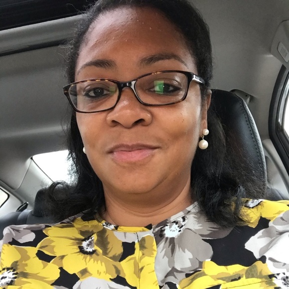 Meet your Posher, Stefanie - Picture 2 of 2